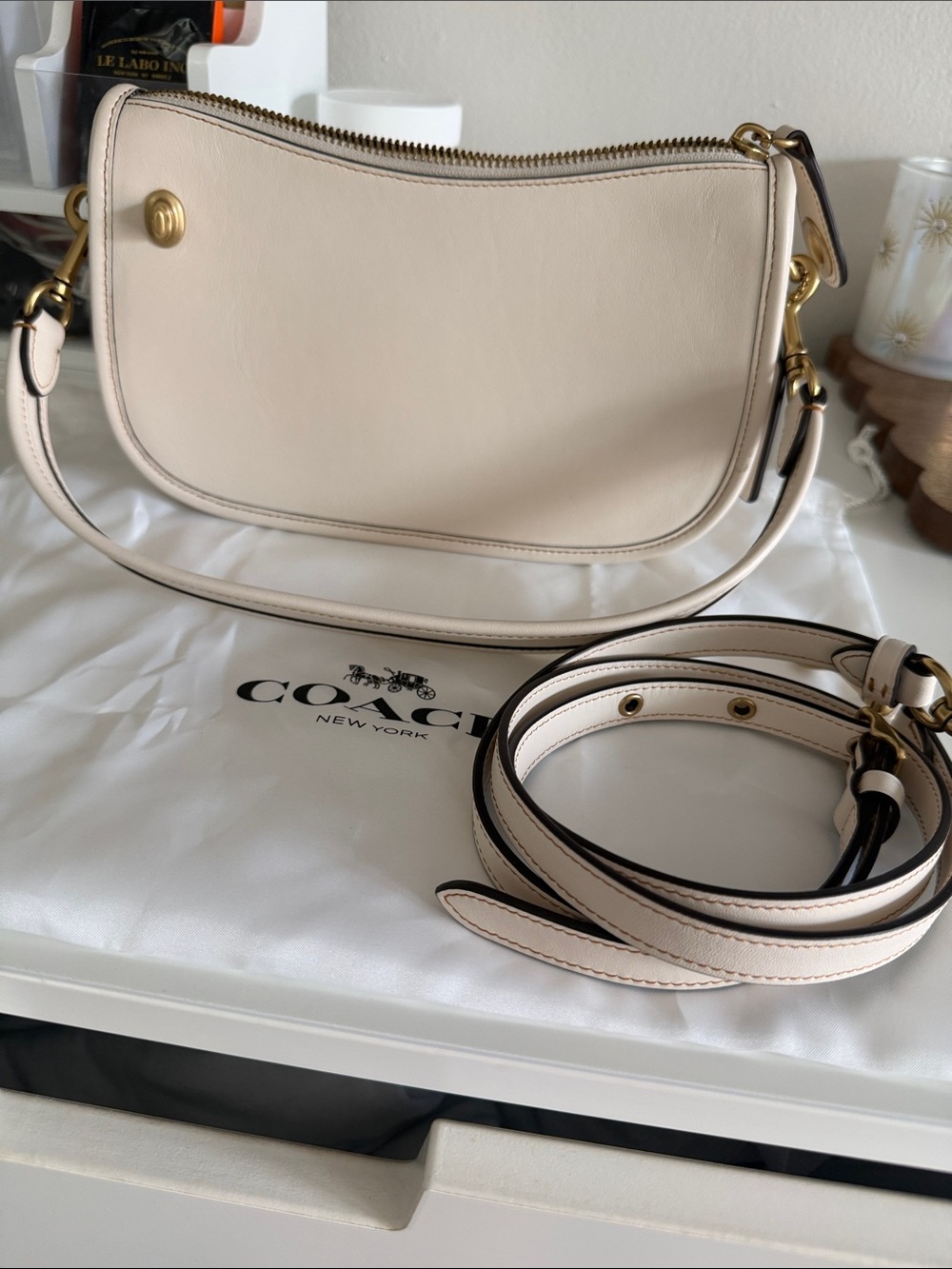 Coach Swinger Shoulder Bag in Chalk